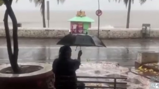 强气旋吹袭印度西海岸 十万居民被迫撤离