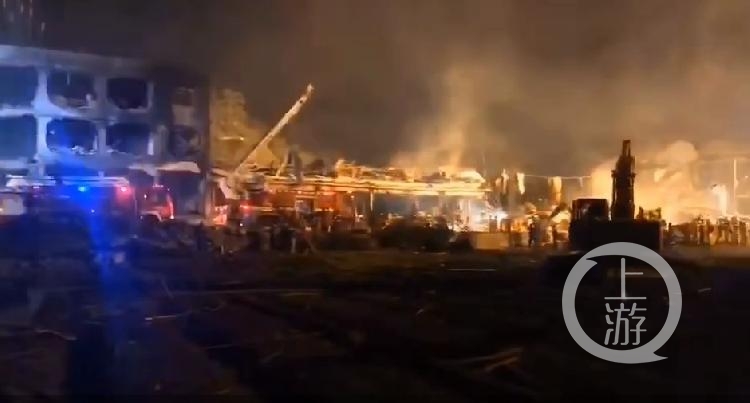 浙江槽罐车爆炸点附近几成废墟 事故疑因罐车被追尾