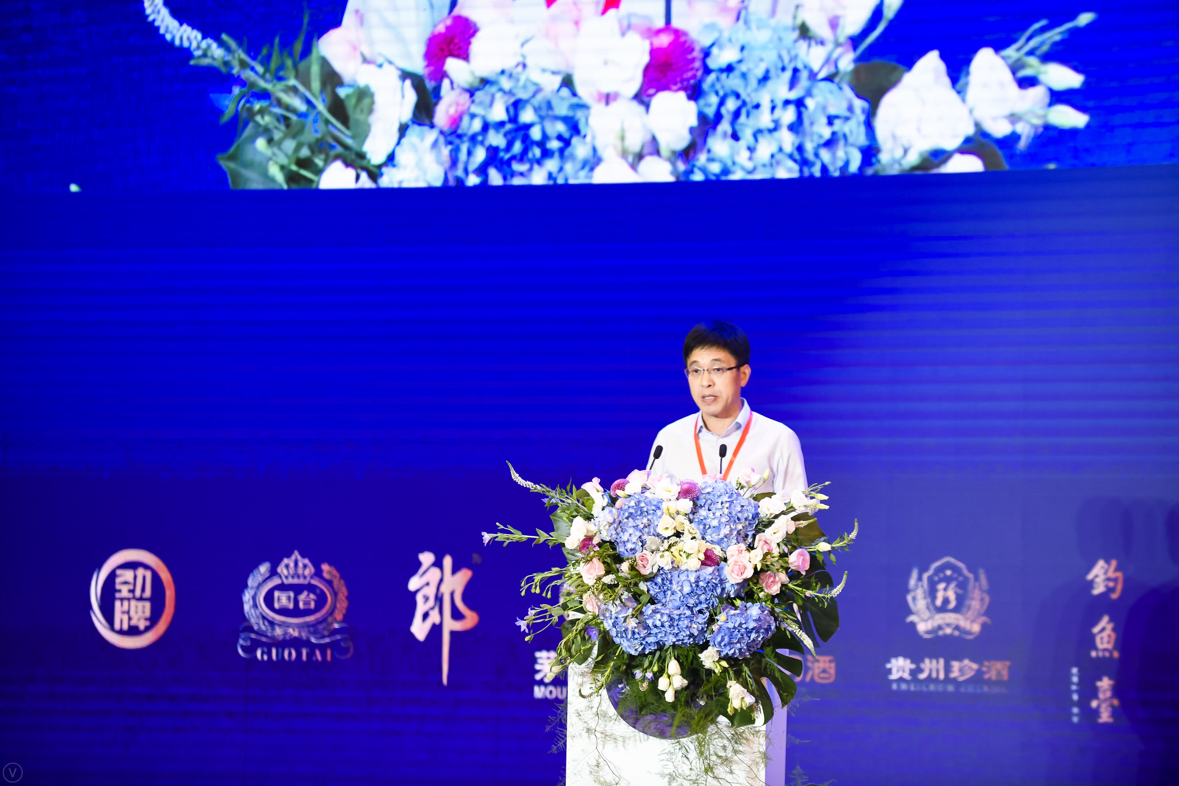 李静仁：深化友好交流 以共赢谋共荣与世界发展接轨