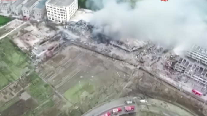 航拍浙江温岭槽罐车爆炸事故现场 一大片民房厂房被毁