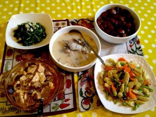 早餐营养充足不充足,直接影响上午学习效率和体能。营养充足的早餐应该包括谷类食物、动物性食物、奶类或豆制品以及蔬菜水果。