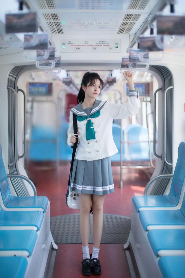 陈依妙全新单曲《途中》上线 用音乐讲述追梦之路