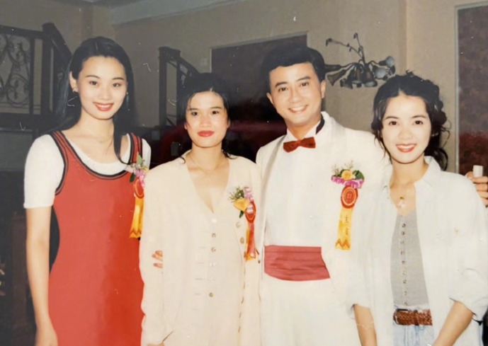 林依轮庆结婚25周年 晒全家福妻子罕见入镜