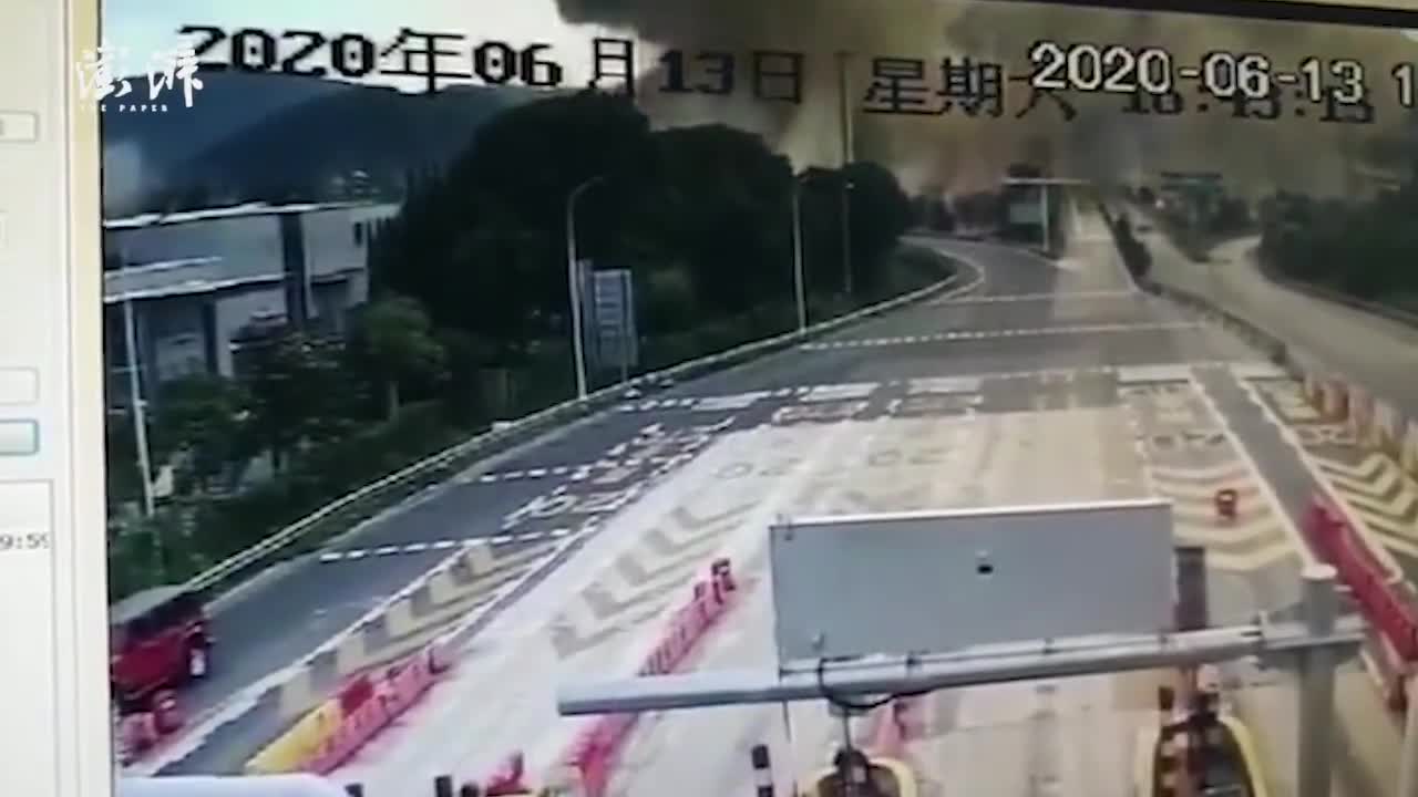 温岭槽罐车爆炸收费站监控画面曝光