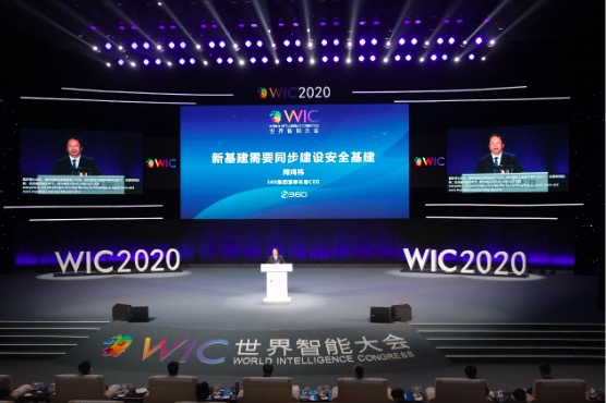 360董事长兼CEO 周鸿祎