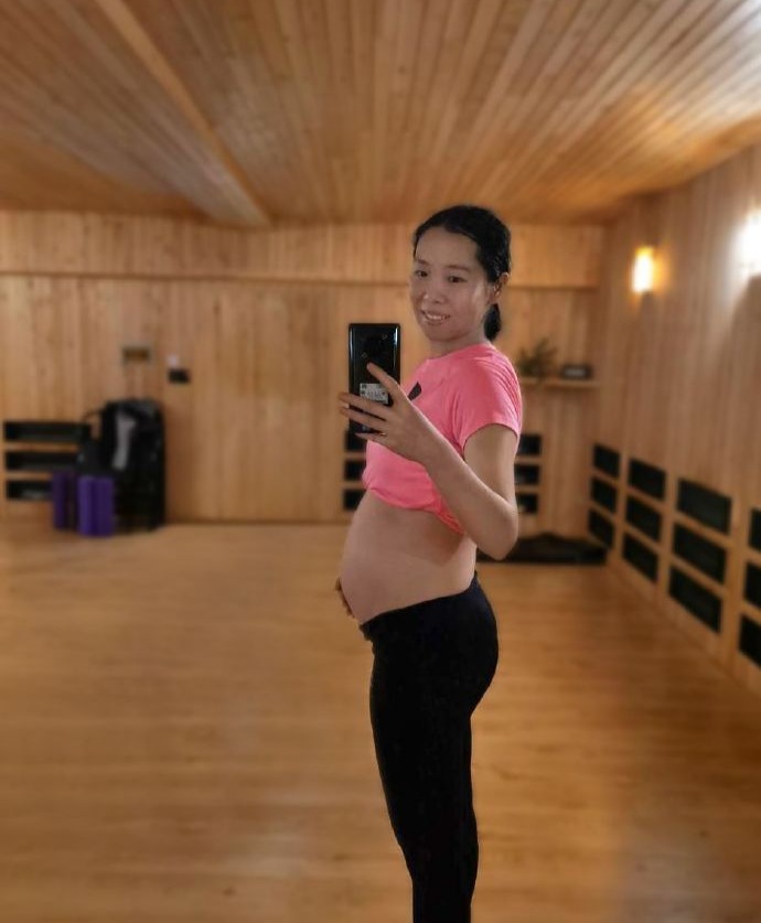 怀孕四个月的肚子图片图片