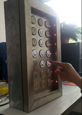 贵州大学生研发红外线电梯按钮：无接触 代替棉签