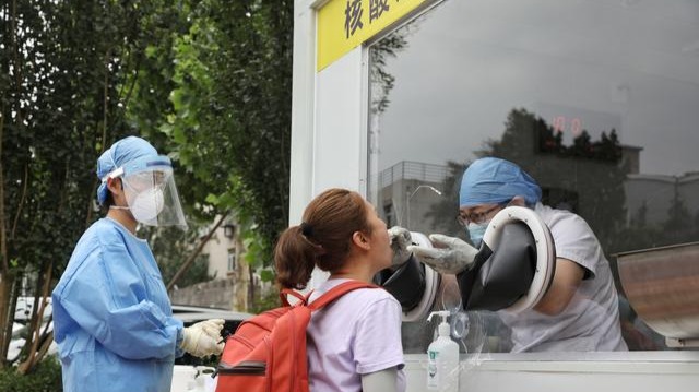 告别烈日和厚重防护服！北京首个核酸采样工作站投入使用