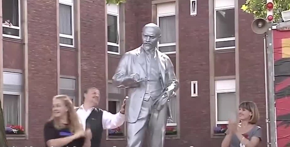 德国小镇竖起列宁雕像，曾遭当地政府阻挠