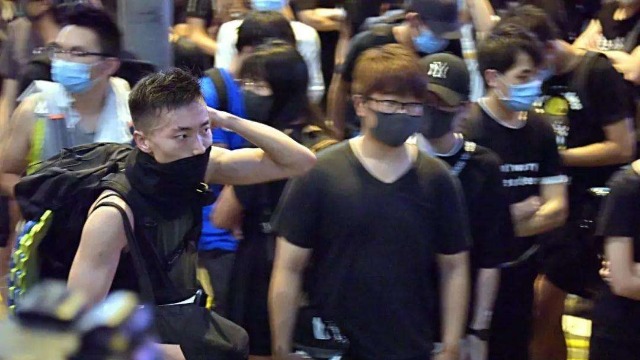端午节还作乱！香港暴徒商场闹事 港警出击拘捕14人