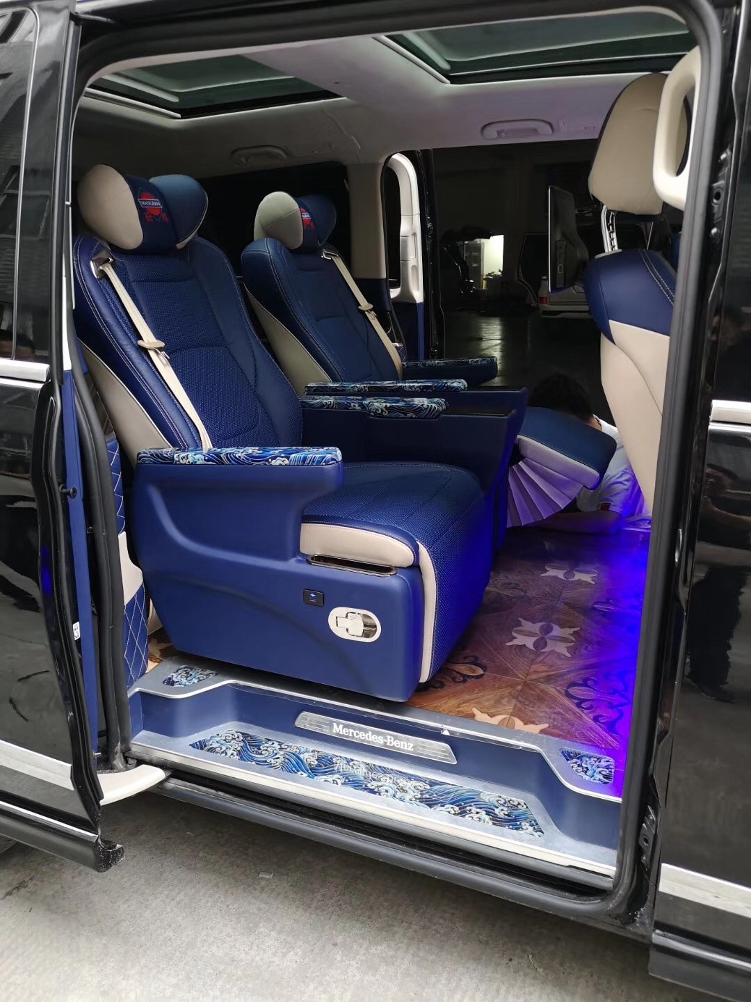 奔驰v260商务车价格 改装厂内饰效果图片_凤凰网汽车_凤凰网