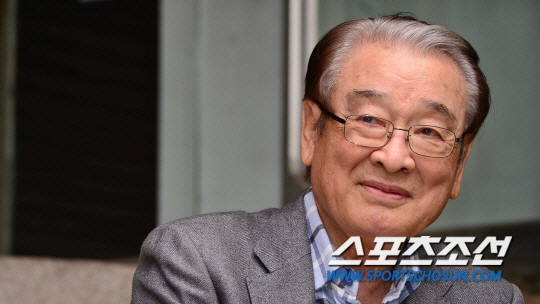 韩国演父亲辈的老演员图片