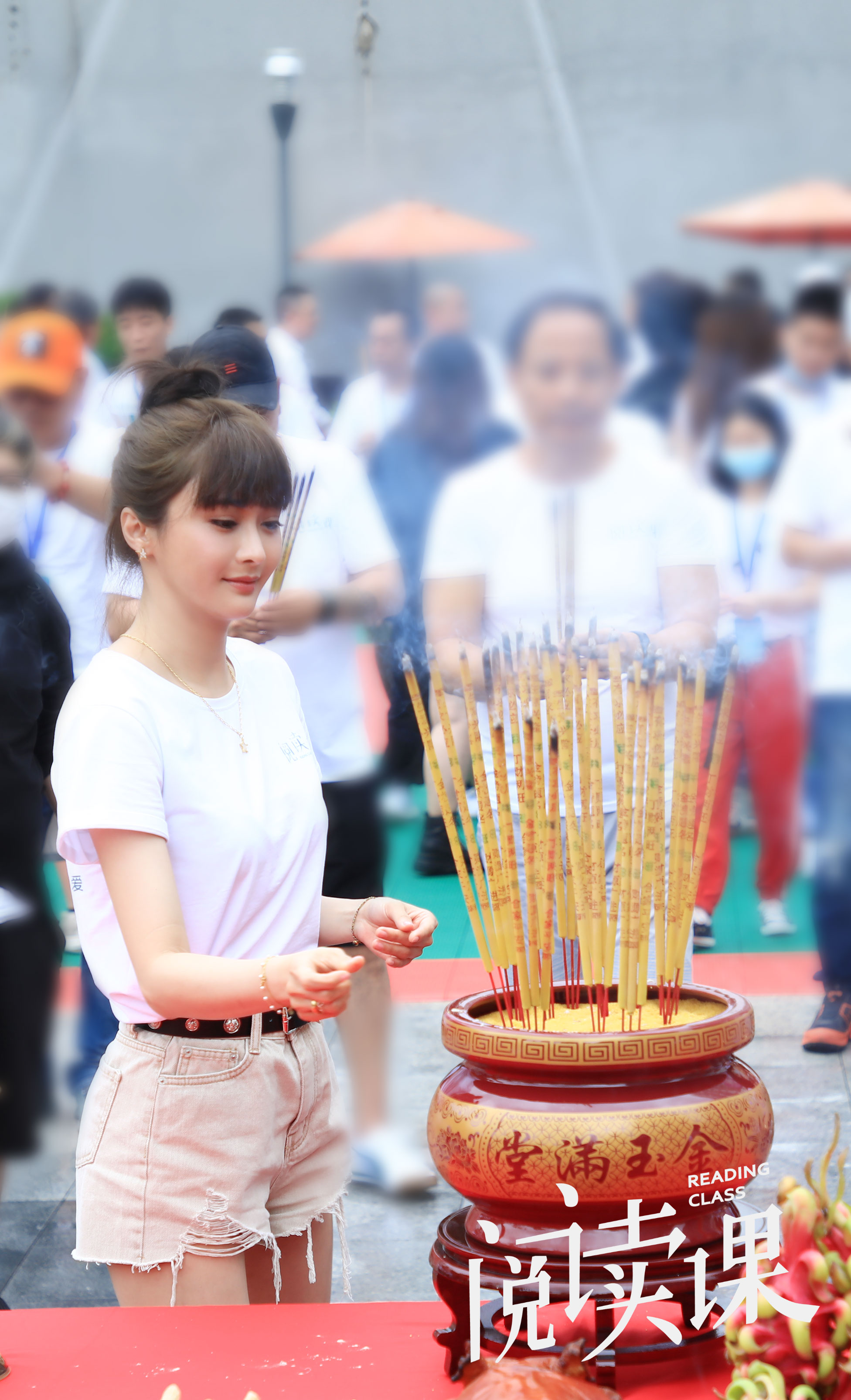 宋祖儿侯明昊甜蜜演绎真人版“拍一拍” 励志剧《阅读课》今日开机