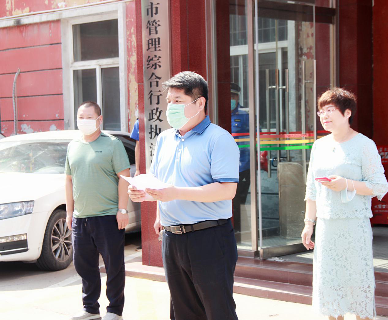 神威大药房开展“心系户外守护者，共建美丽和谐省会城”活动