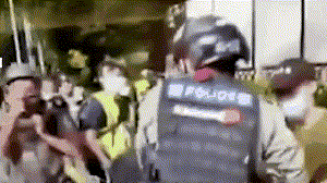香港暴徒使用利器刺伤港警 在逃往英国的飞机上被捕
