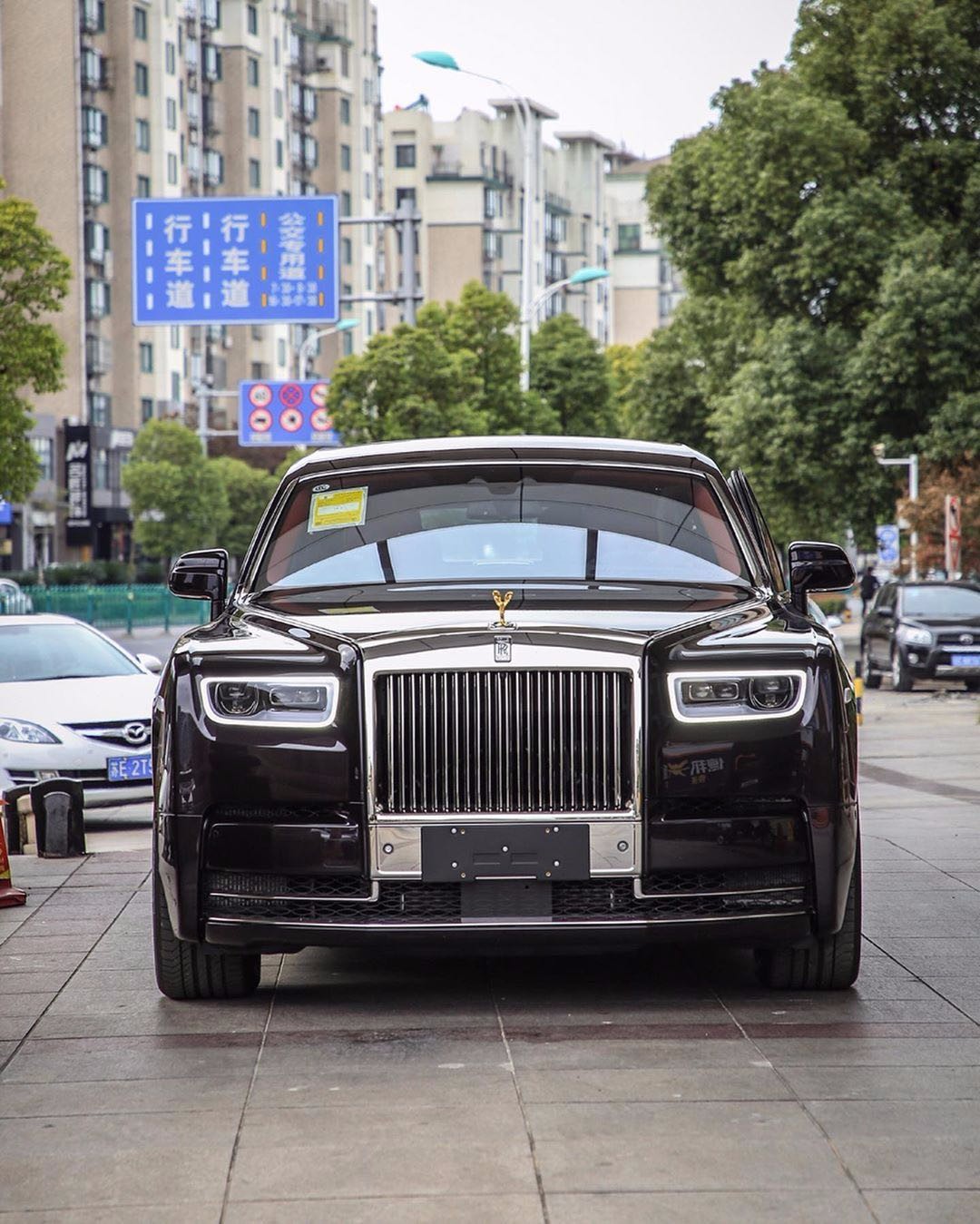 新款劳斯莱斯幻影顶级豪华老板座驾