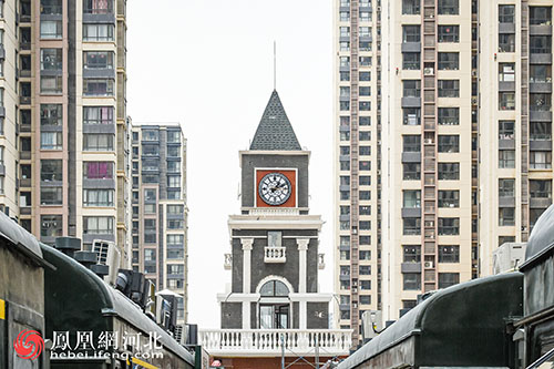 火车头步行街时光塔