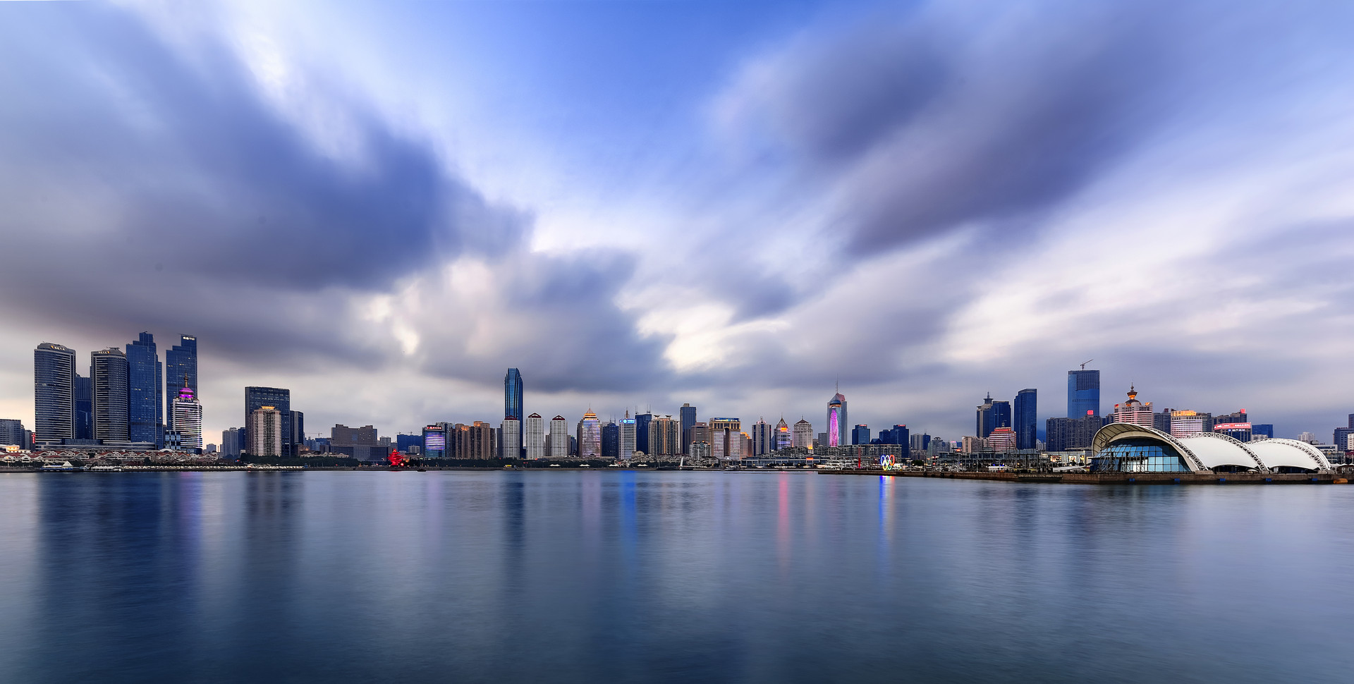 对标上海,青岛如何借势打造国际航运中心?