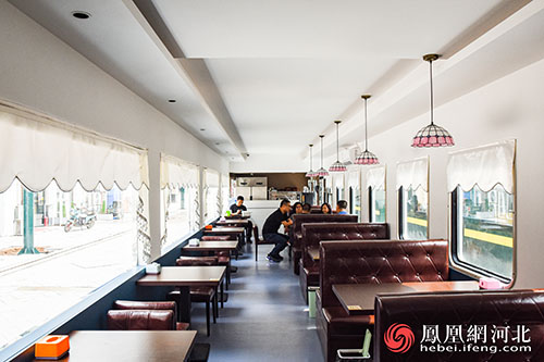 火车头步行街火车车厢内