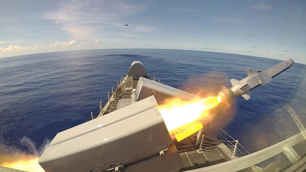 2019年10月1日，“吉福兹”号濒海战斗舰在菲律宾海发射“海军打击导弹”