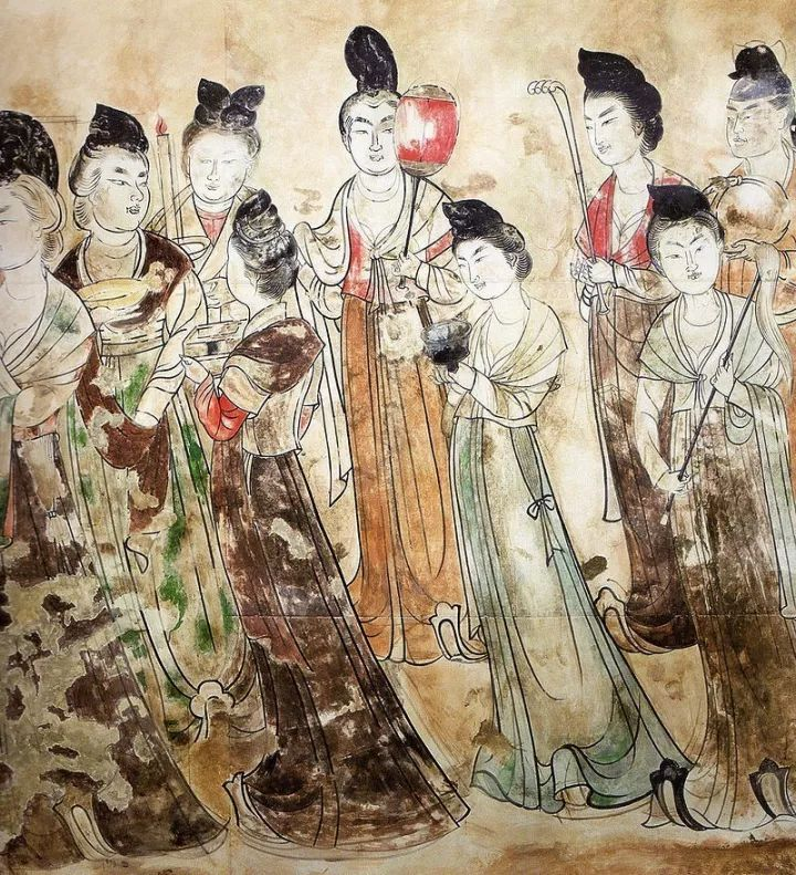 永泰公主墓壁画局部，可以看到许多穿着袒领襦装的女性画像