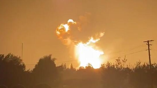 现场：四川广汉一鞭炮厂剧烈爆炸 腾起巨型蘑菇云