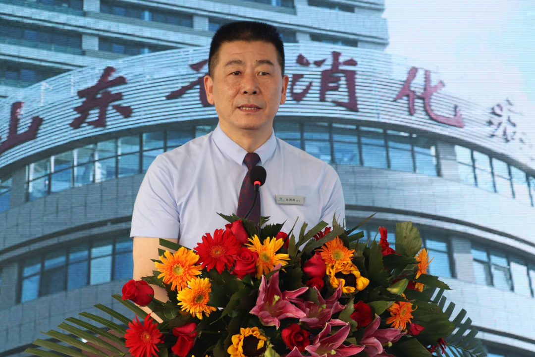 揭牌仪式后,张春清教授,张锎教授,金震东教授,孙文生教授接受媒体专访