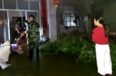 江西永修县水位破记录，政府发文鼓励群众投亲靠友（视频）