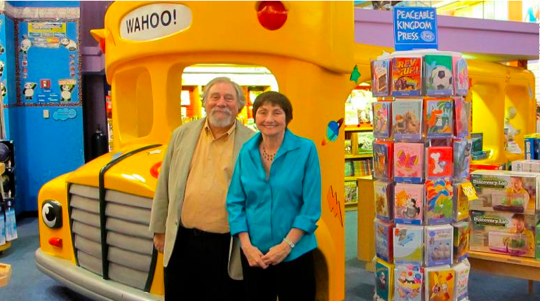 与《神奇校车》插图作者布鲁斯&middot;迪根（Bruce Degen）合影