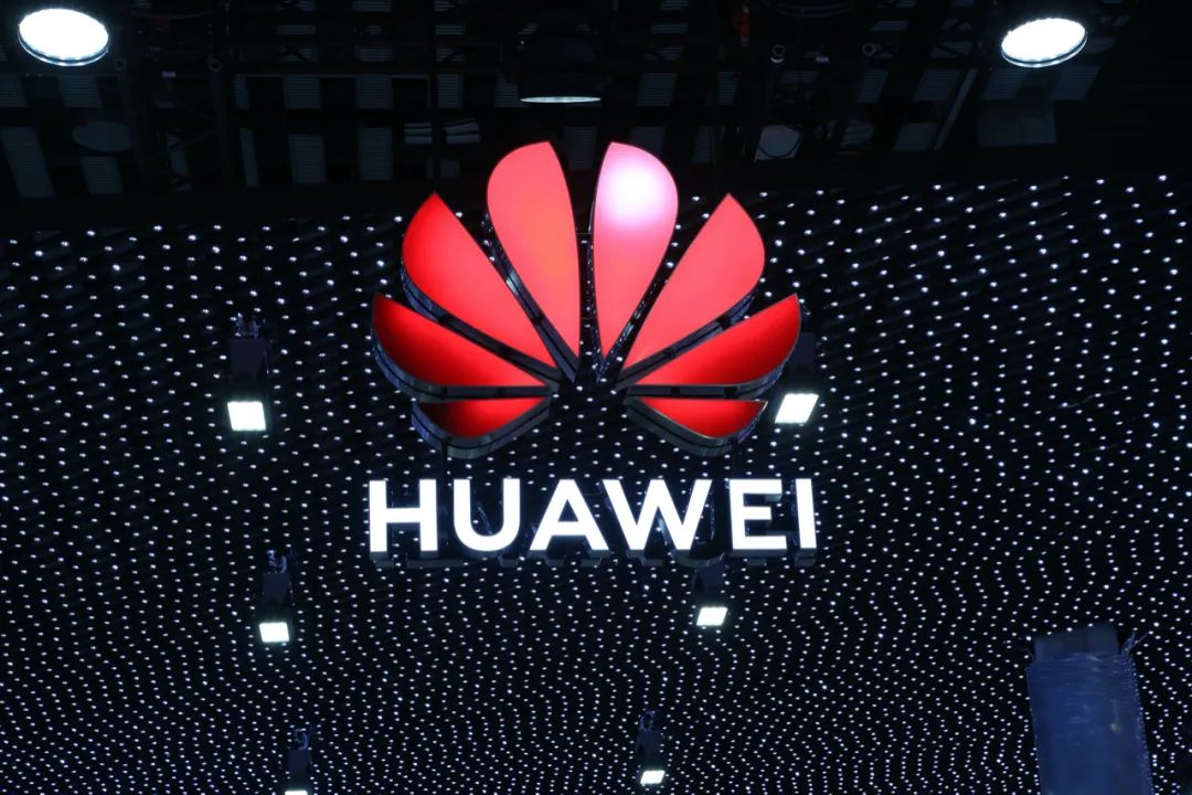 遭美国限制员工签证、英国禁用5G设备，华为还在绝地求生