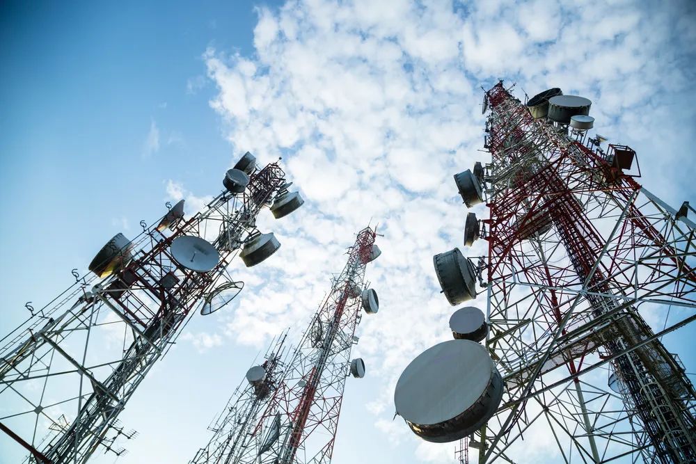遭美国限制员工签证、英国禁用5G设备，华为还在绝地求生