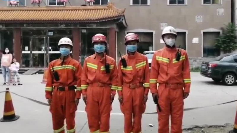 唐山消防指战员抵达震中 现场报告无人员伤亡