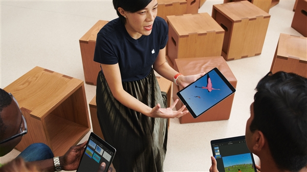 淘宝拼多多都在卖 iPhone 苹果还开什么店？