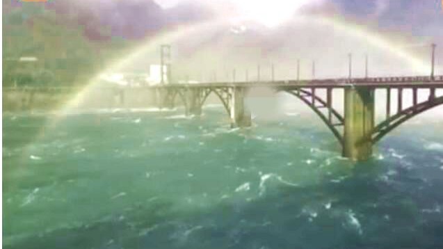 惊艳！新安江水库泄洪出现绝美彩虹桥