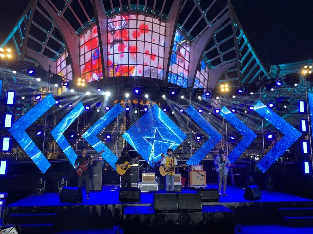 第二组登台乐队——马陆的明明与乐队