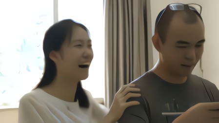 感动！高考生查分瞬间：从紧张到喜极而泣