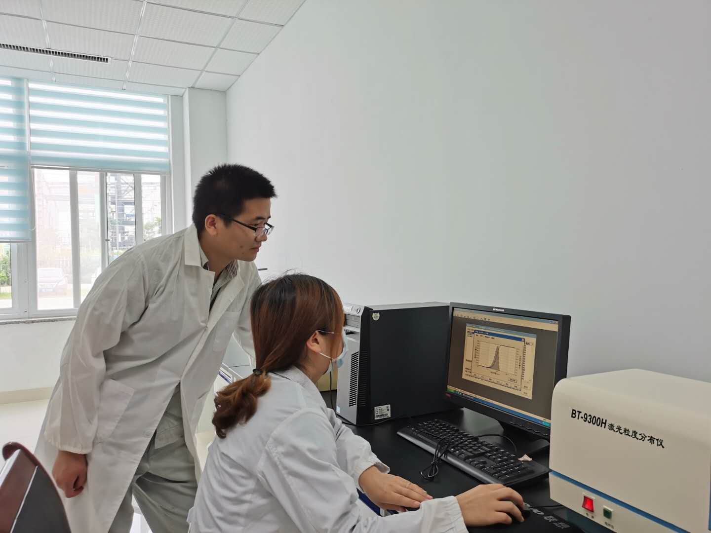 科研人员正在进行科研攻关近日,山东省科技厅公布科技部"科技助力经济