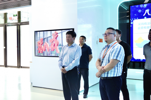 辽阳市白塔区区长佟恩凡携部分领导莅临猪八戒网,对八戒财税进行考察