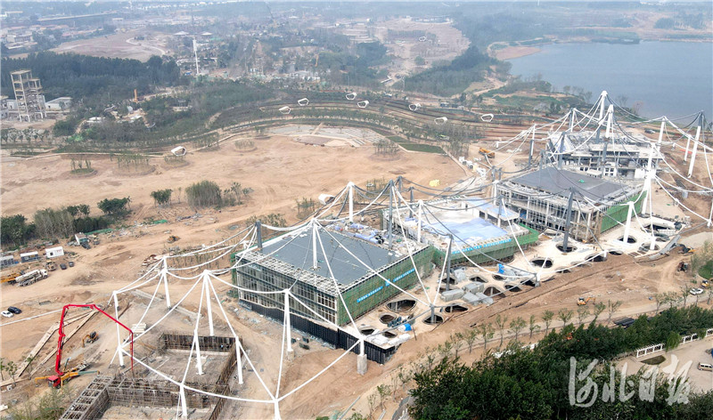 2020年7月21日拍摄的河北省第四届园林博览会园博园主场馆“山水邯郸”建设现场。（无人机照片）