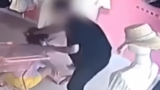 遭家暴跳楼女子公公发声：就一个儿子 不希望俩人离婚_凤凰网视频_凤凰网