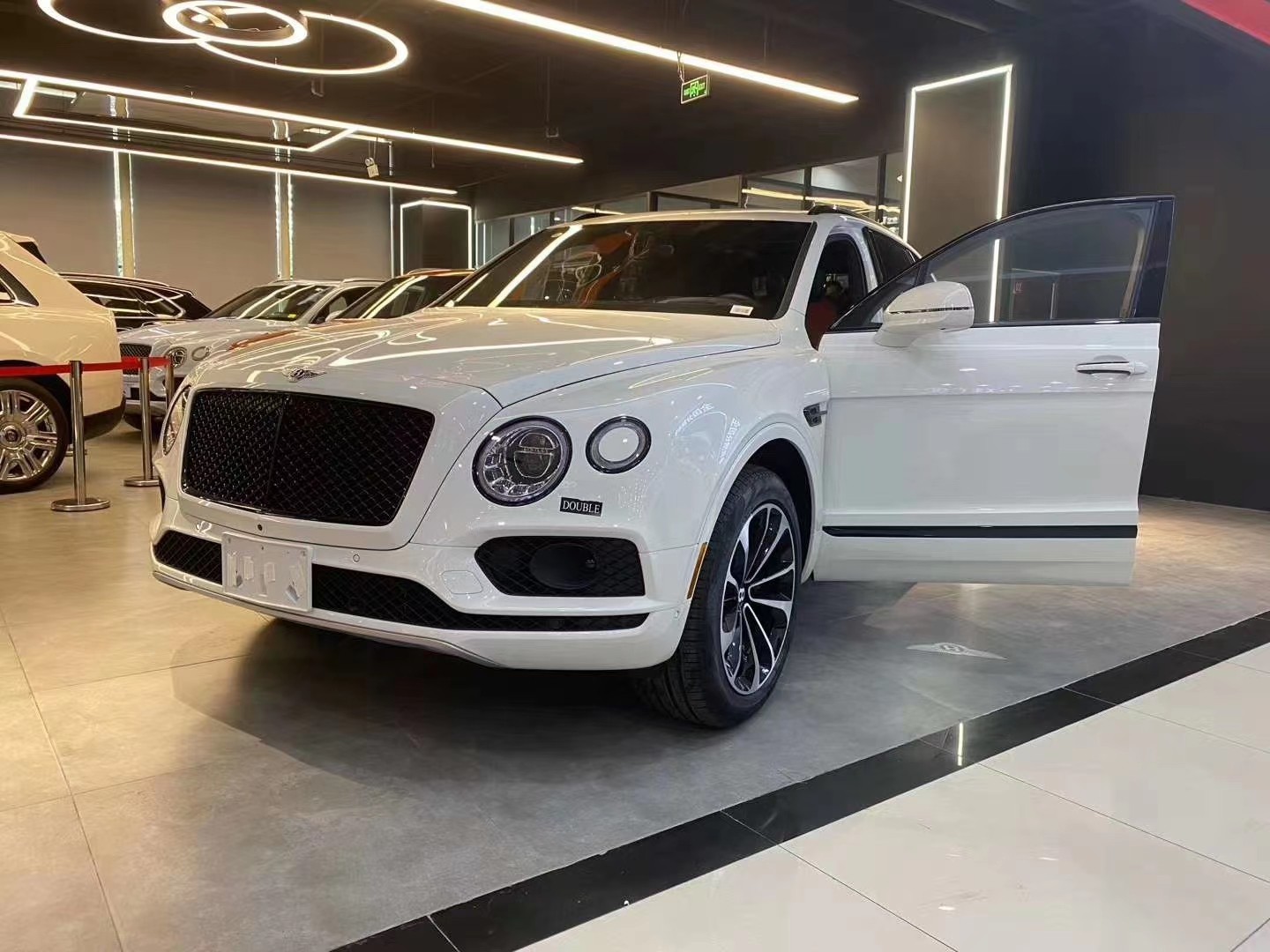 20款宾利添越国六现车国五促销大降价