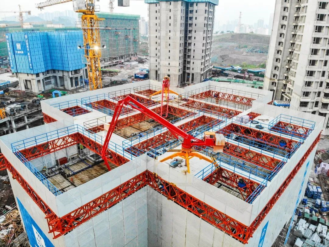 第一台国产自主研发 “住宅造楼机”来了:80 分钟顶升一层楼_凤凰网