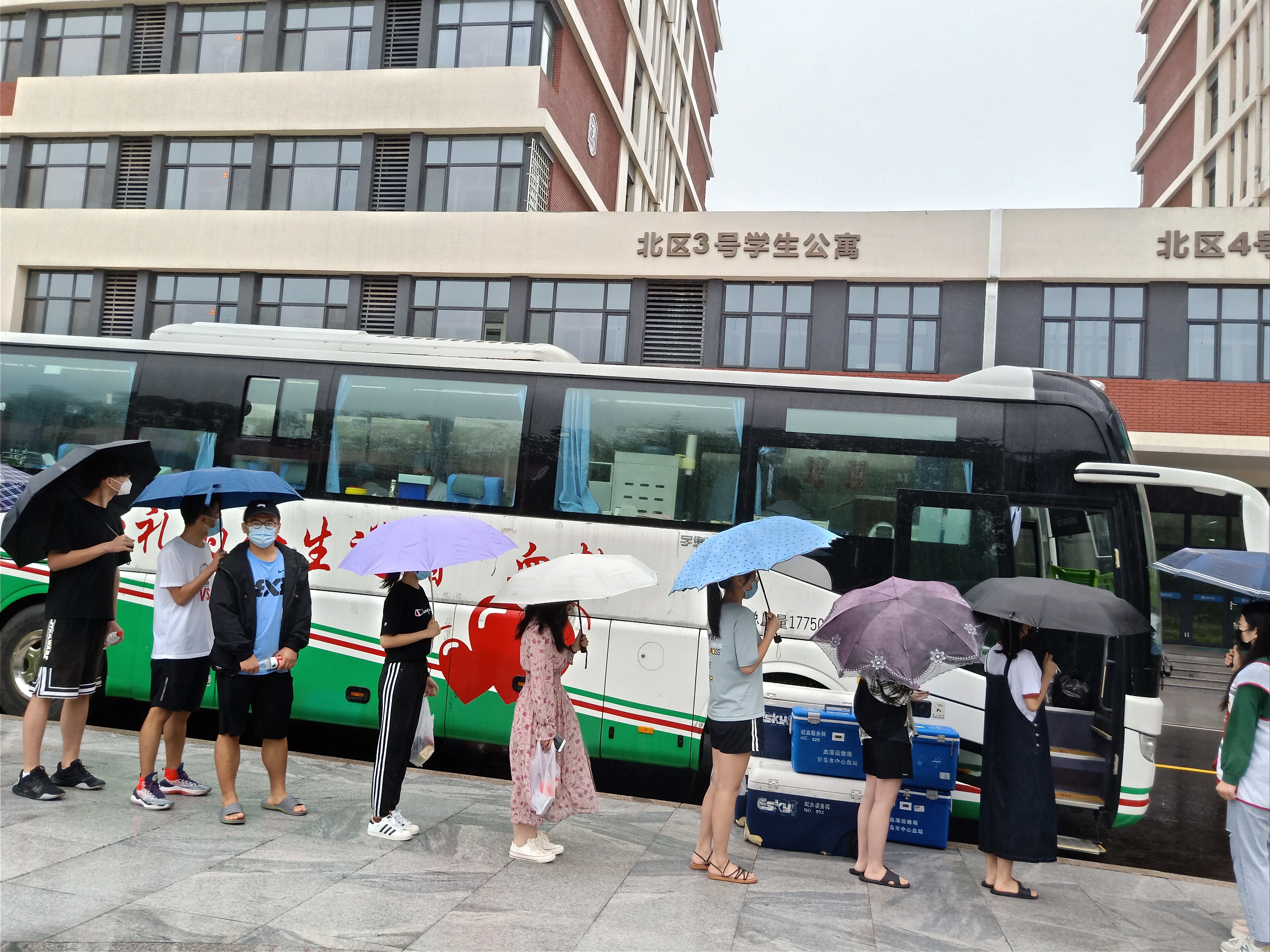 青岛理工大学组织“为战疫助力,为生命接力” 无偿献血支援湖北灾区