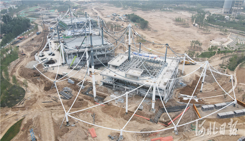 2020年7月21日拍摄的河北省第四届园林博览会园博园主场馆“山水邯郸”建设现场。（无人机照片）河北日报记者史晟全摄影报道