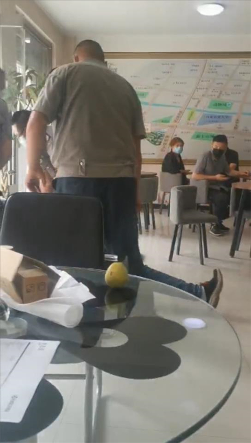 物业保安拖拽业主