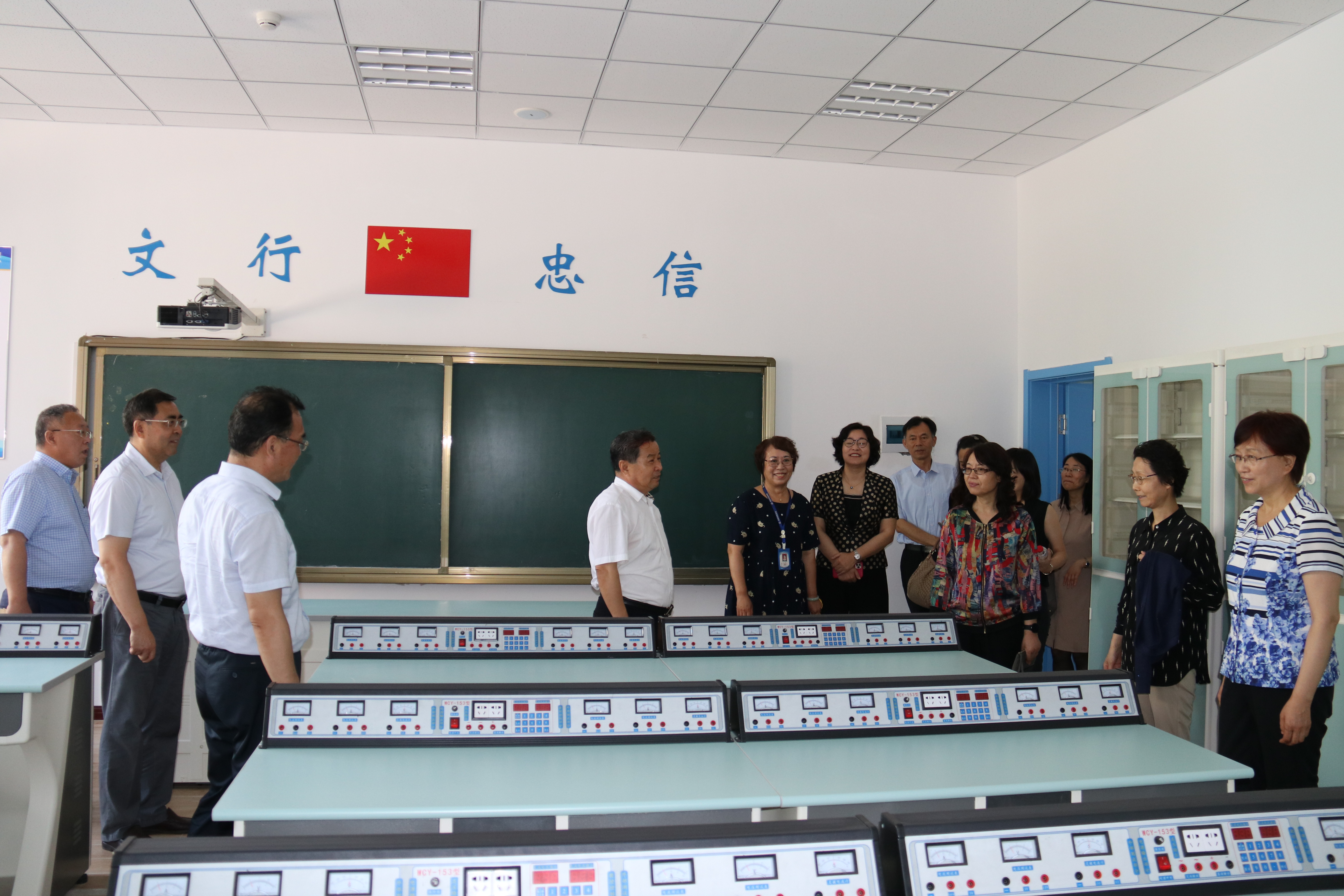 市人大、市教育局领导莅临海大附属银海学校视察指导工作