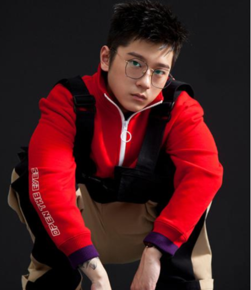 王以太被喷香槟后仍遭肇事者言语挑衅公司发声明维权