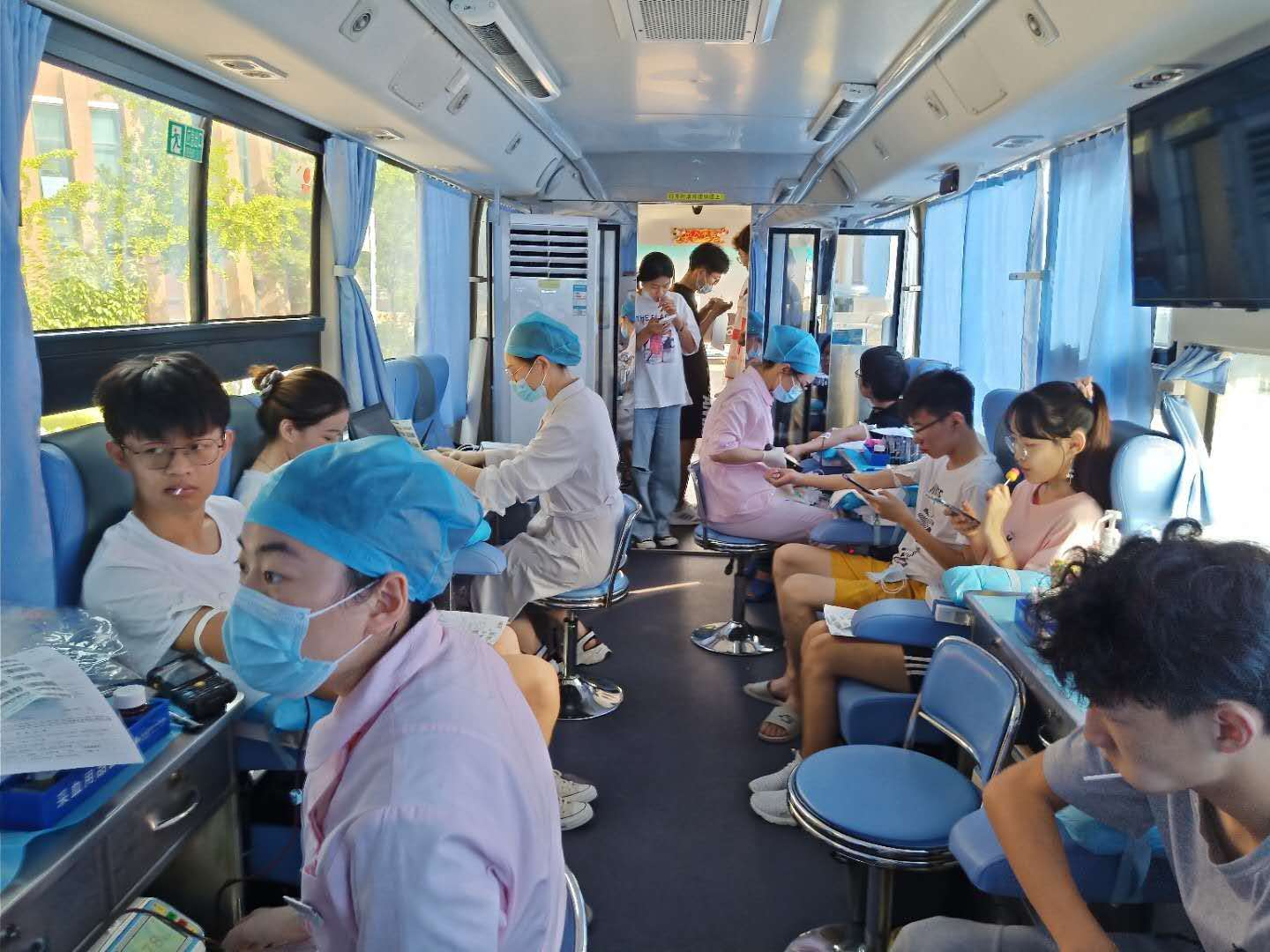 青岛理工大学组织“为战疫助力,为生命接力” 无偿献血支援湖北灾区