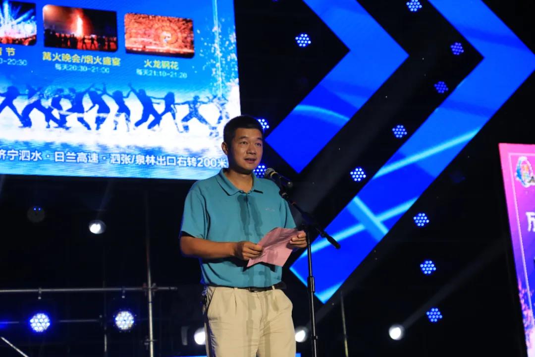 万紫千红景区总经理刘令印介绍景区活