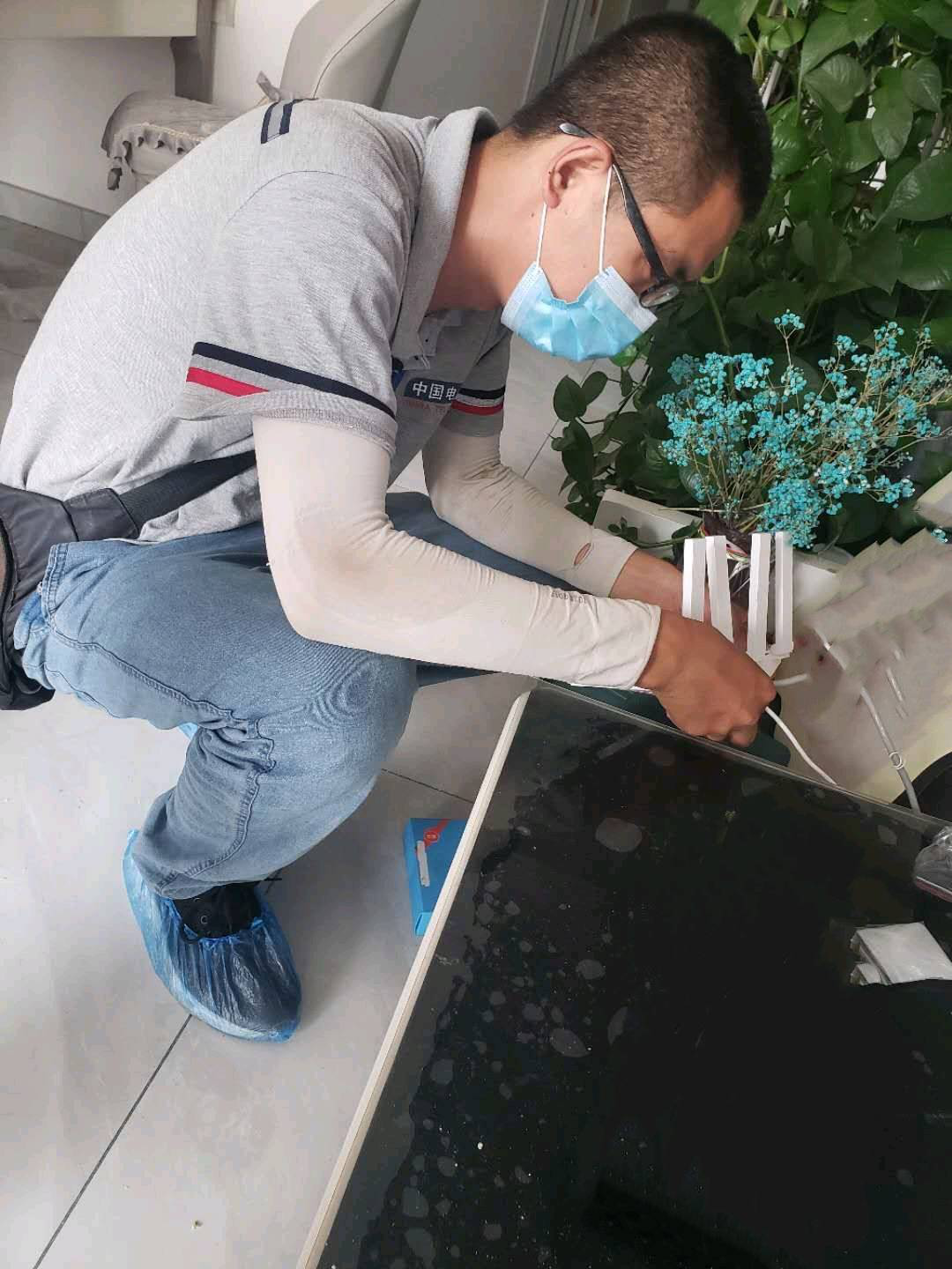 常坤鹏为用户安装宽带